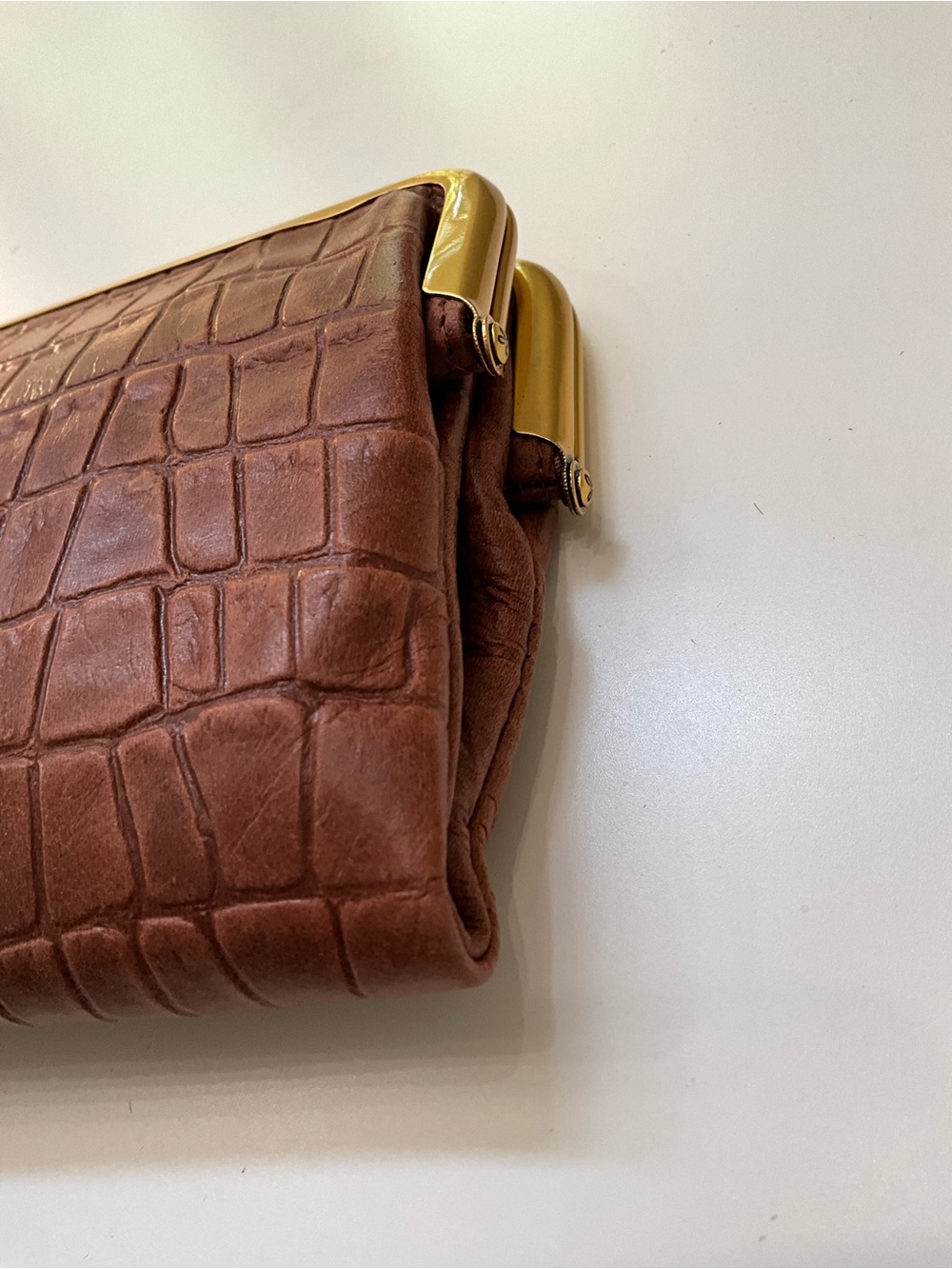 HOBO Lauren Brown Croc Embossed Leather Kiss Lock Frame Clutch Wallet NWT - Picture 4 of 12